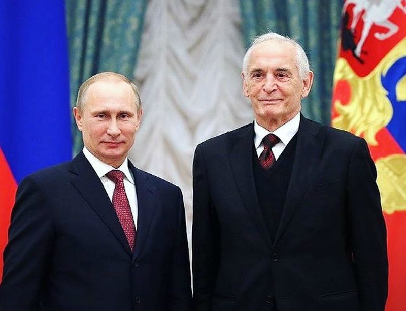 Владимир Путин присвоил 85-летнему Василию Лановому звание Героя Труда