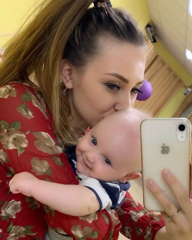 Звезда «Дома-2» Алена Рапунцель пожаловалась, что врачи запретили ей кормить сына грудью