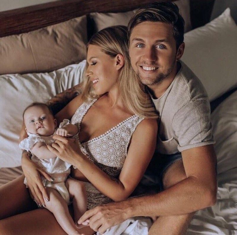 Рита Дакота оправдалась за то, что привезла вместе с собой на Мальдивы няню для дочери