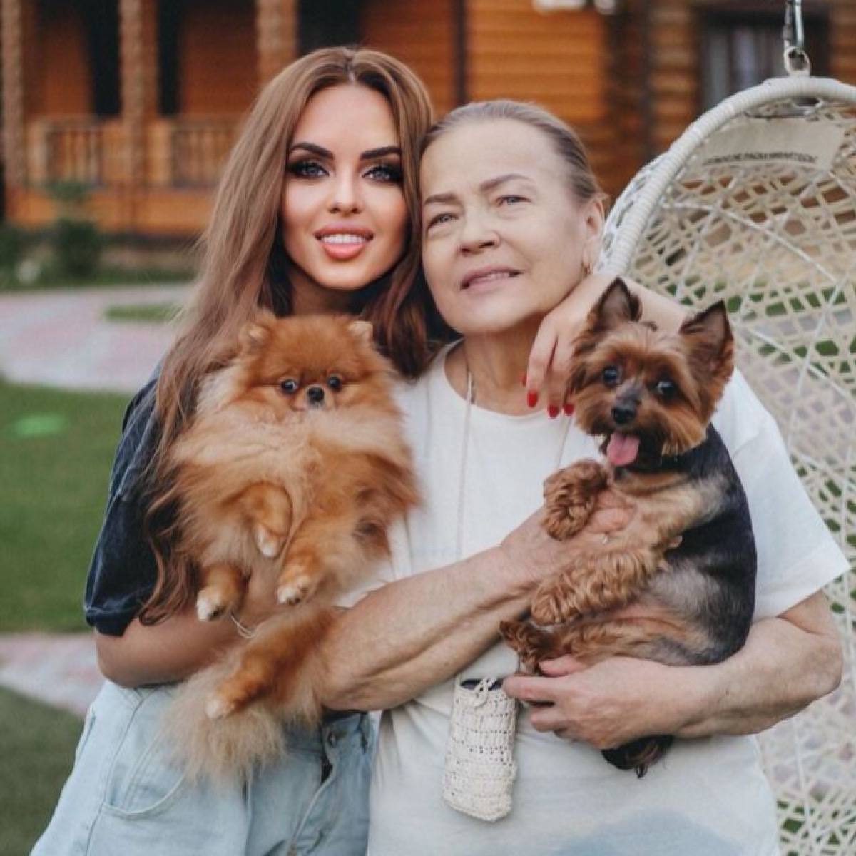 Отдала? Юлия Ефременкова сообщила о судьбе собаки, оставшейся после