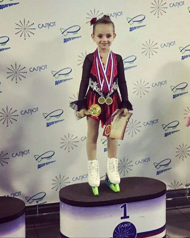 Татьяна Навка похвасталась победой 5-летней дочери в соревнованиях по фигурному катанию